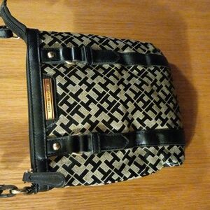 Womens tommy hilfiger Biege and black purse with straps zipper inside
